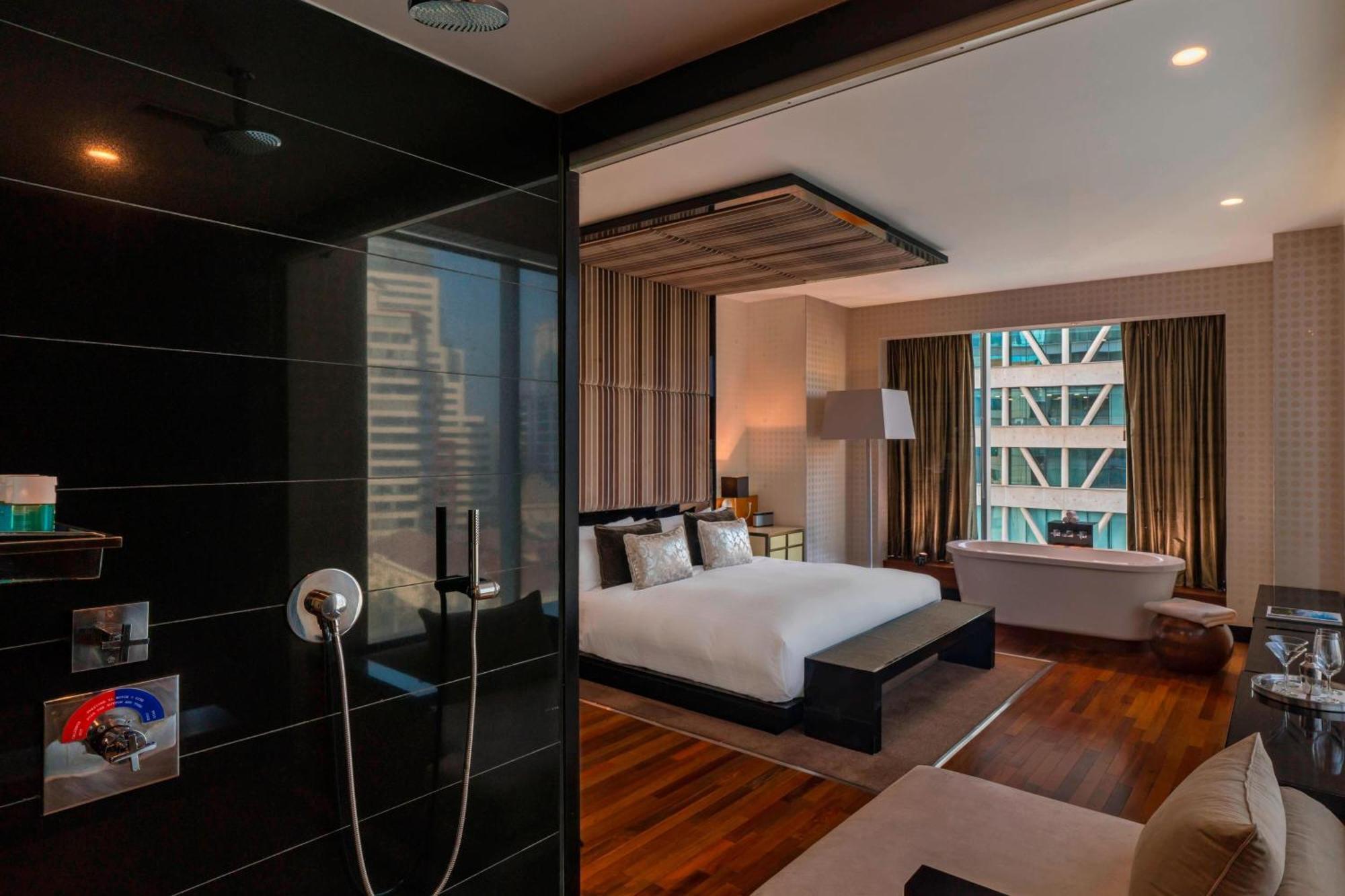 W Khách sạn 5*