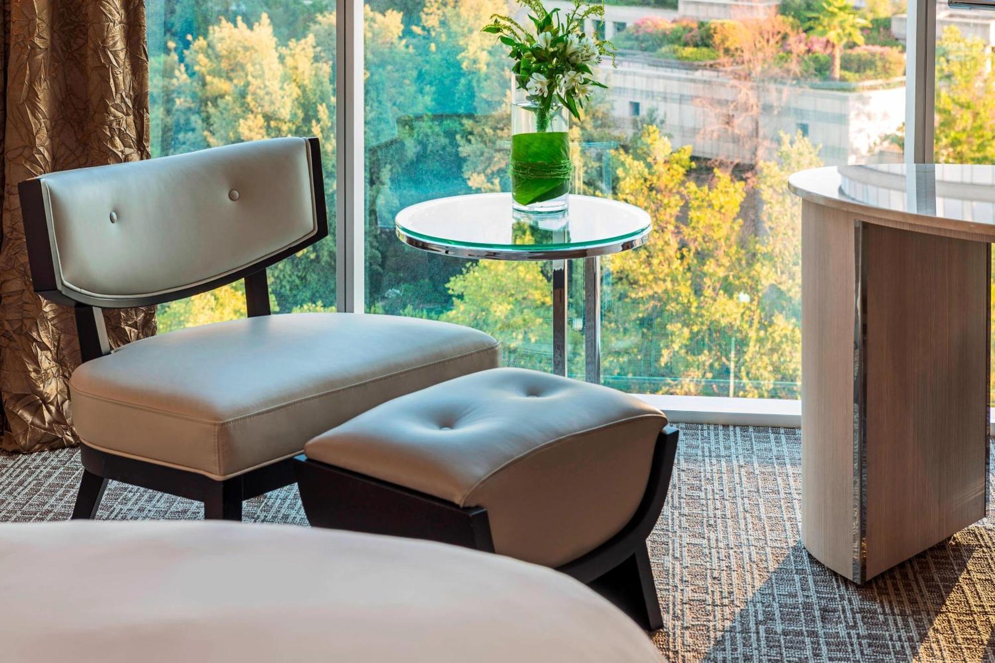 Hotel Renaissance By Marriott 5*