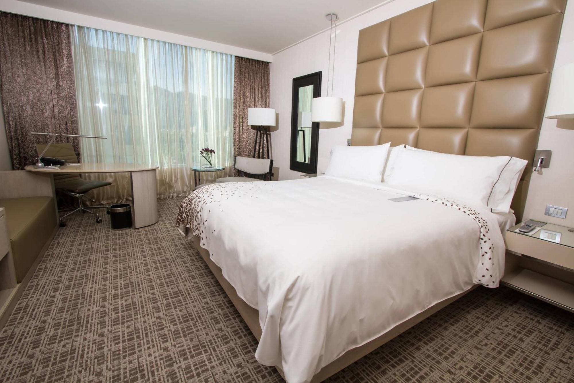 Hotel Renaissance By Marriott Santiago de Chile