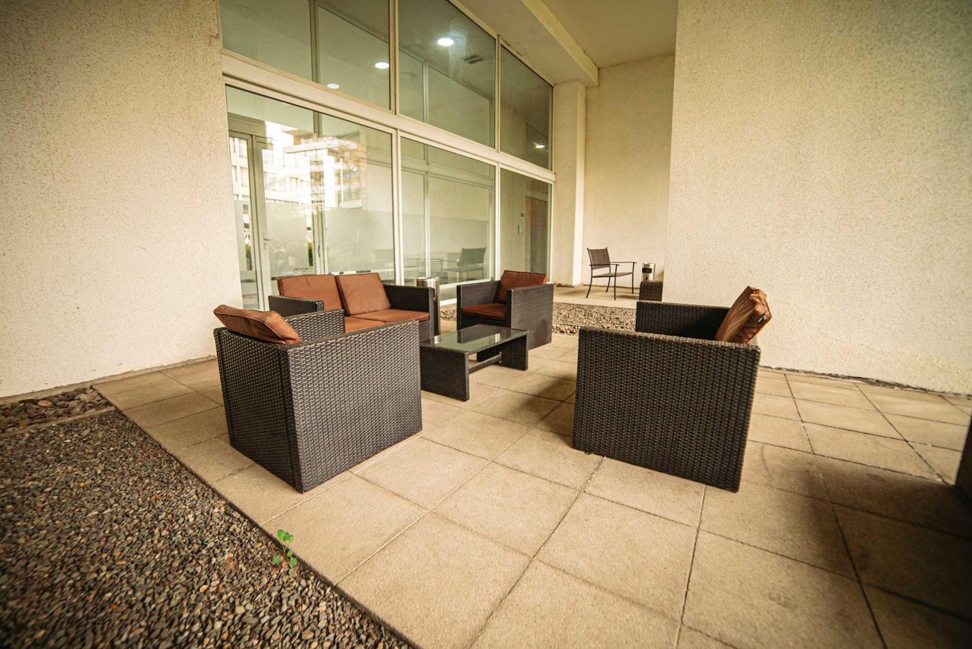 Charming In Condes Near Metro Apartment *