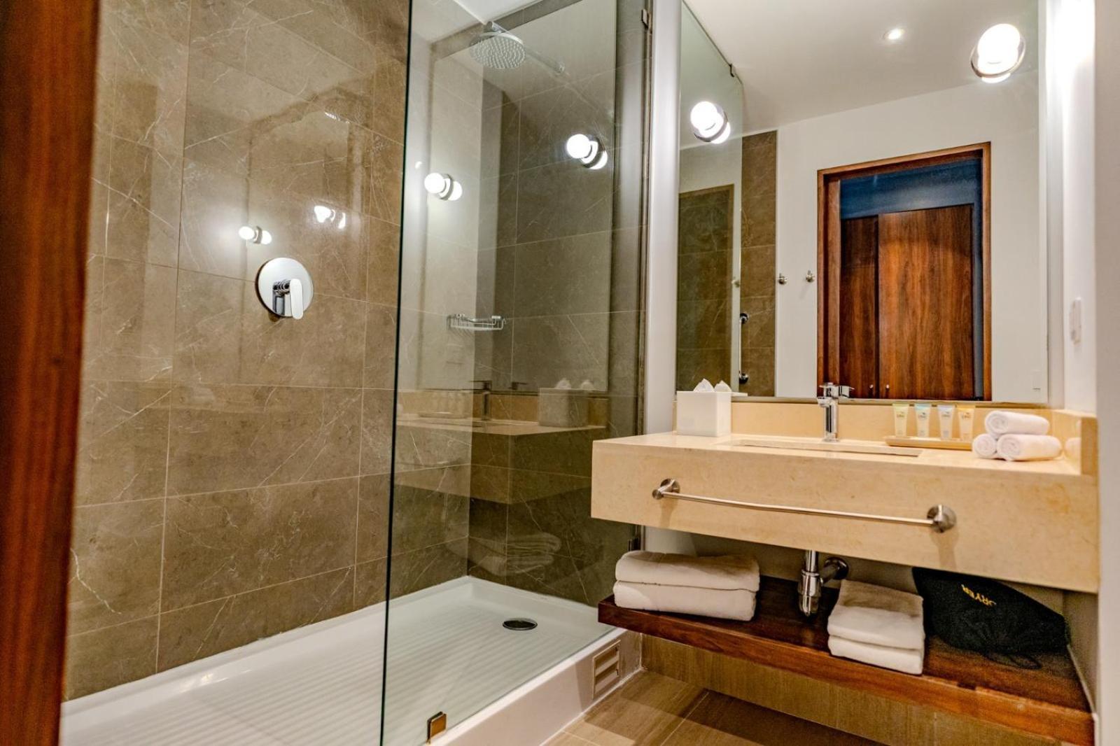 Courtyard By Marriott Airport 4* Santiago