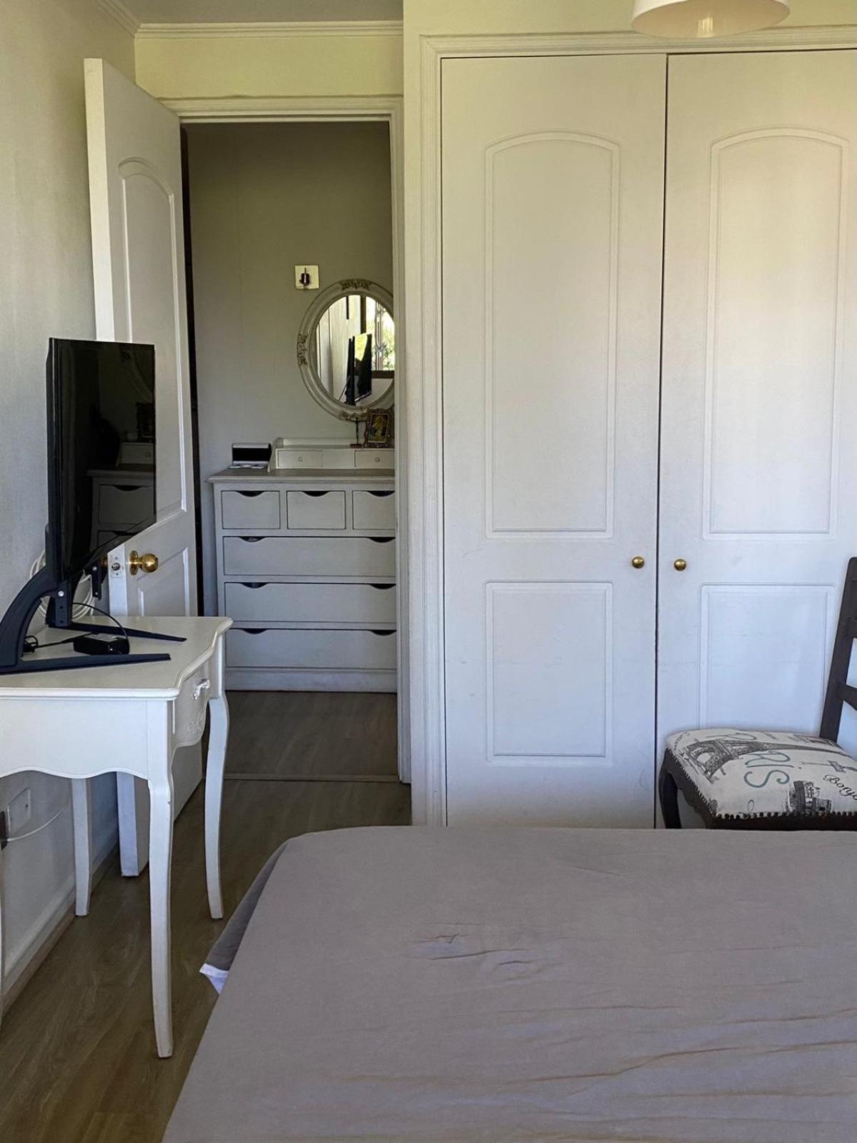 Metro Escuela Militar Bed & Breakfast