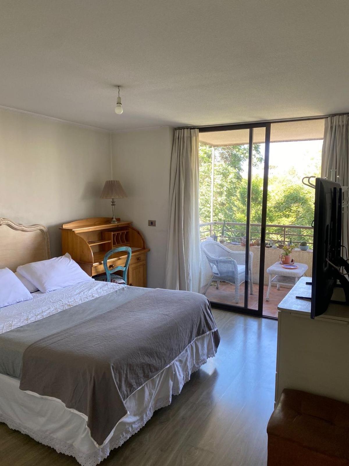 Metro Escuela Militar Bed & Breakfast