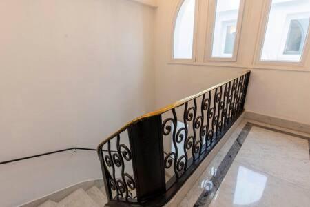 Hom I Moderno Estudio Junto Al Metro Republica Santiago