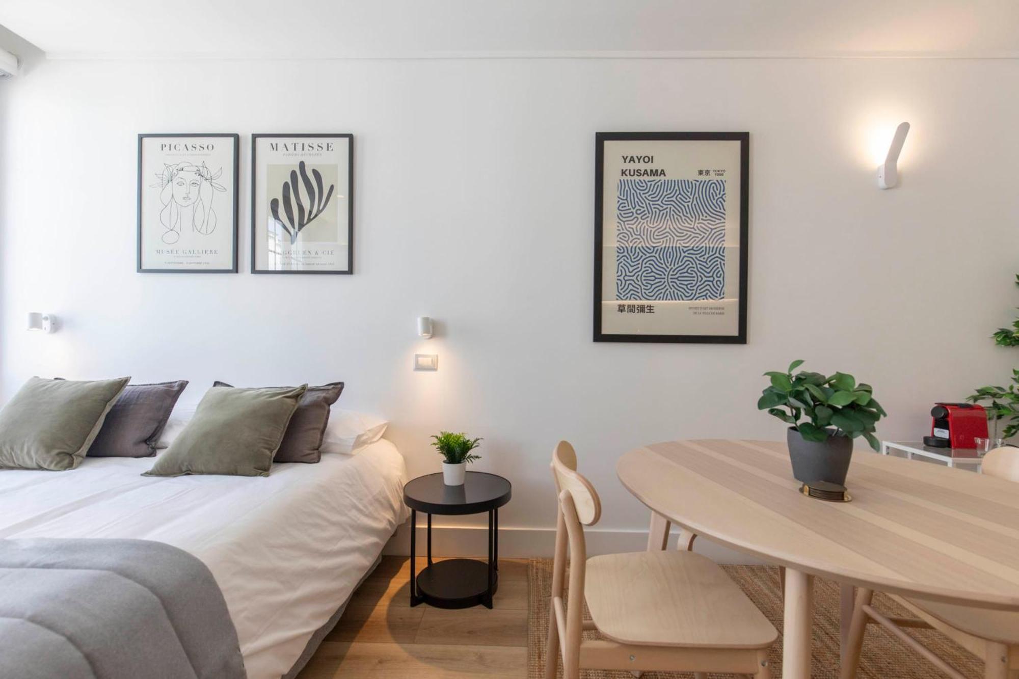 Hom I Moderno Estudio Junto Al Metro Republica Santiago