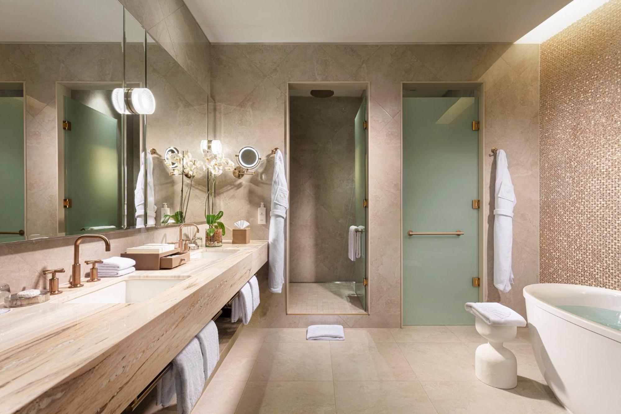 Mandarin Oriental, Hotel