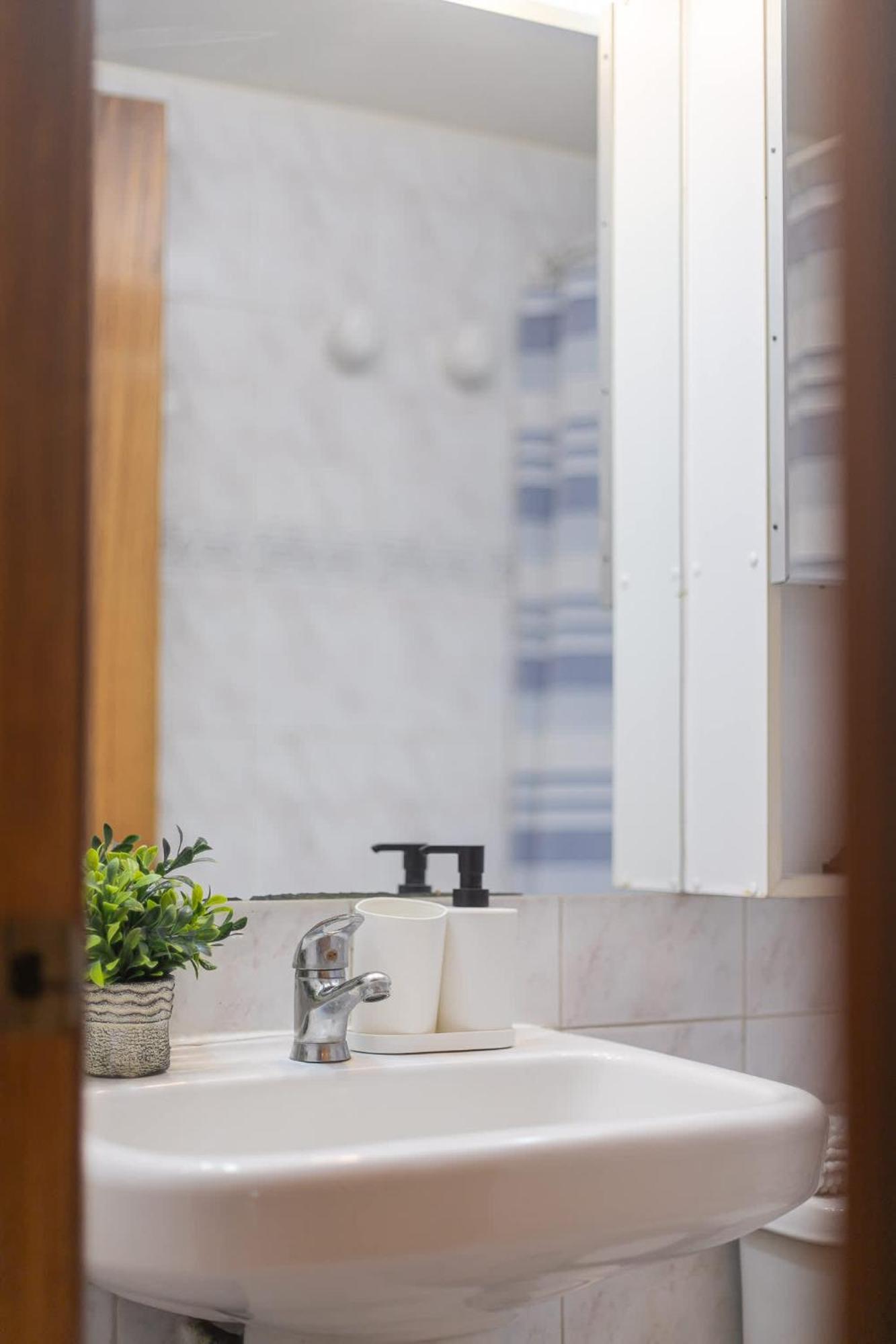 Comodidad En Condes - Amplio Depto Apartment Santiago