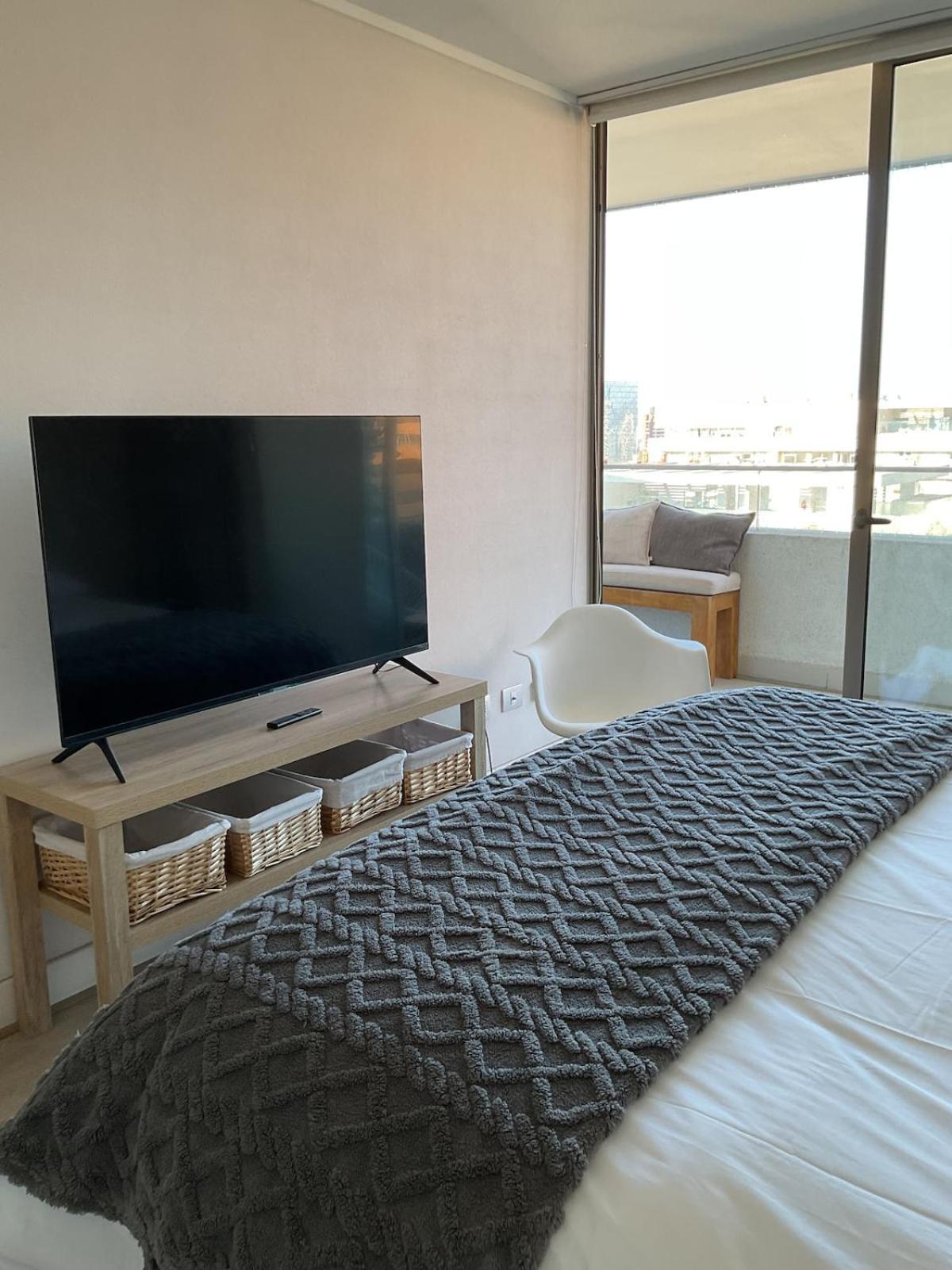 Mejor Ubicacion! Cerca A Mall Parque Arauco, Wifi, Balcon Apartment *