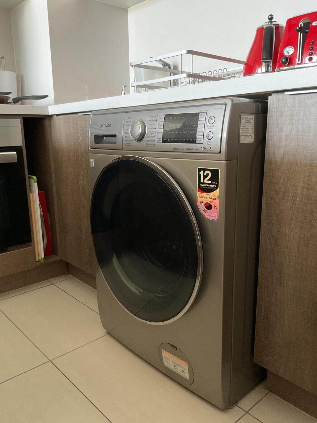 Mejor Ubicacion! Cerca A Mall Parque Arauco, Wifi, Balcon Căn hộ