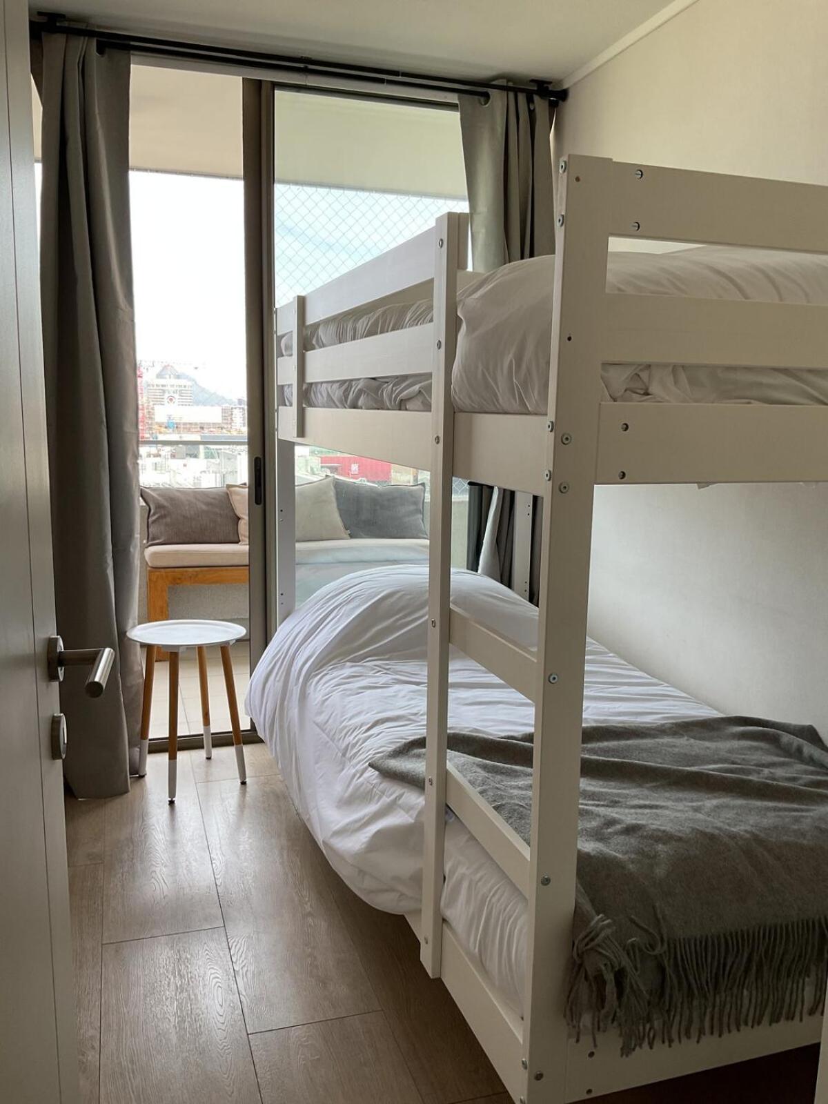 Apartment Mejor Ubicacion! Cerca A Mall Parque Arauco, Wifi, Balcon *