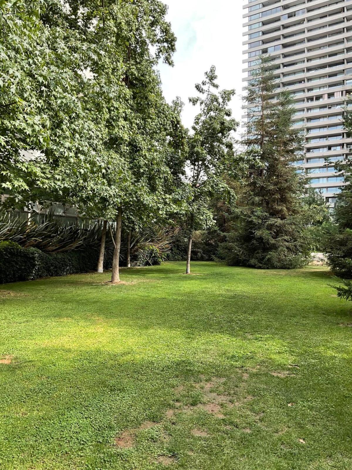 Mejor Ubicacion! Cerca A Mall Parque Arauco, Wifi, Balcon Apartment *