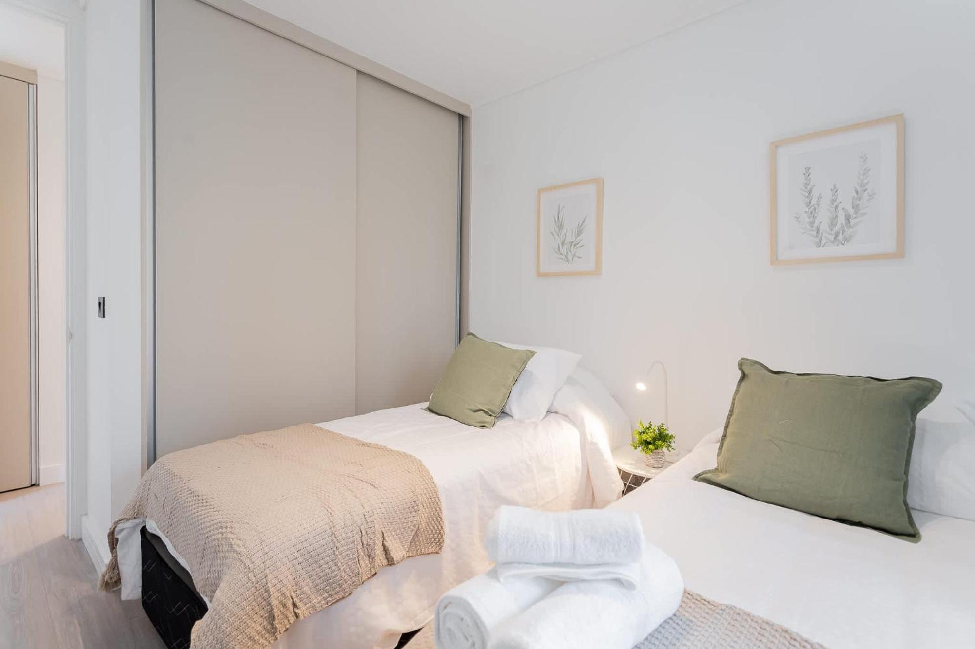 Apartment Located In The Area Of Condes 2br2ba *