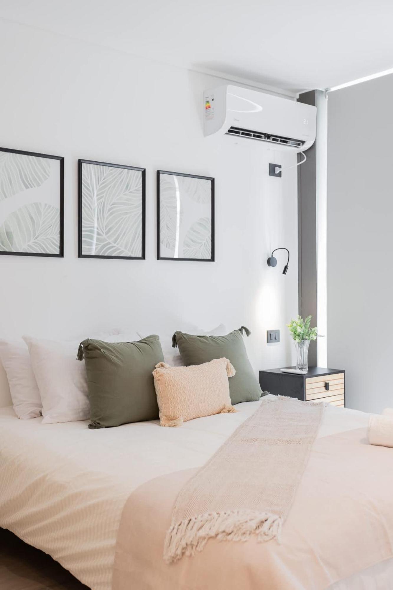 Located In The Area Of Condes 2br2ba Apartment *