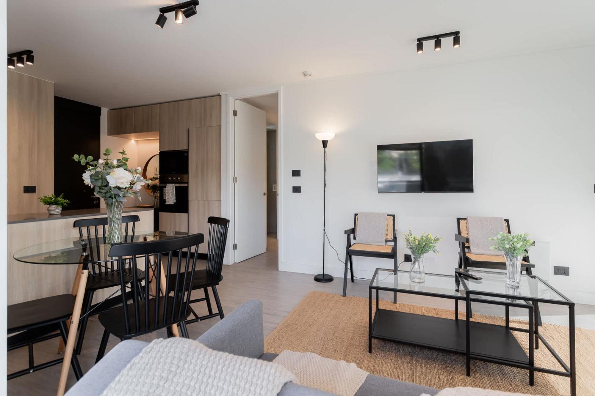 Located In The Area Of Condes 2br2ba Apartment
