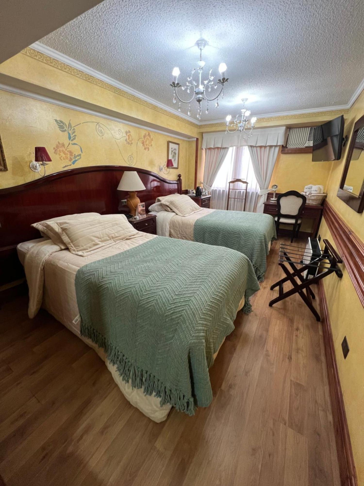 Ciudad De Vitoria Khách sạn