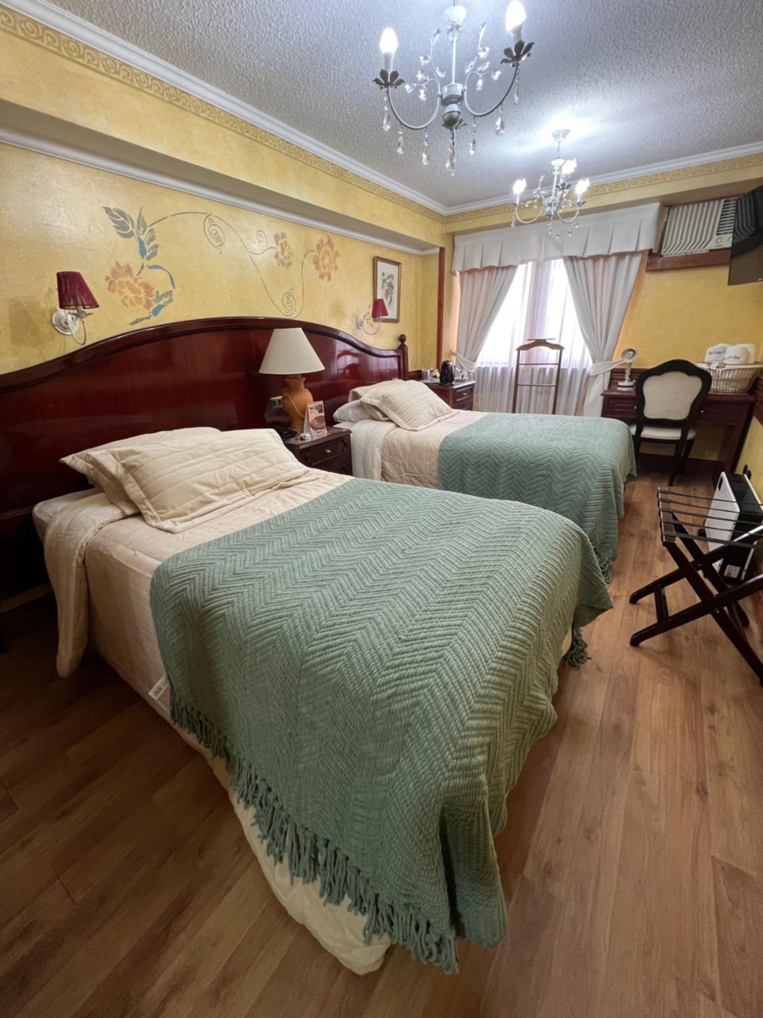 Ciudad De Vitoria Khách sạn