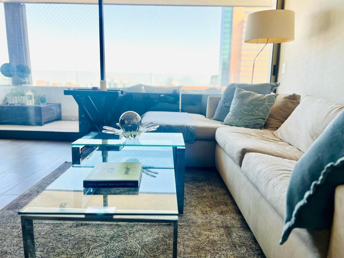 Amplio Depto Con Vista, Cercano A Parque Arauco Y Clinica Alemana Apartamento *