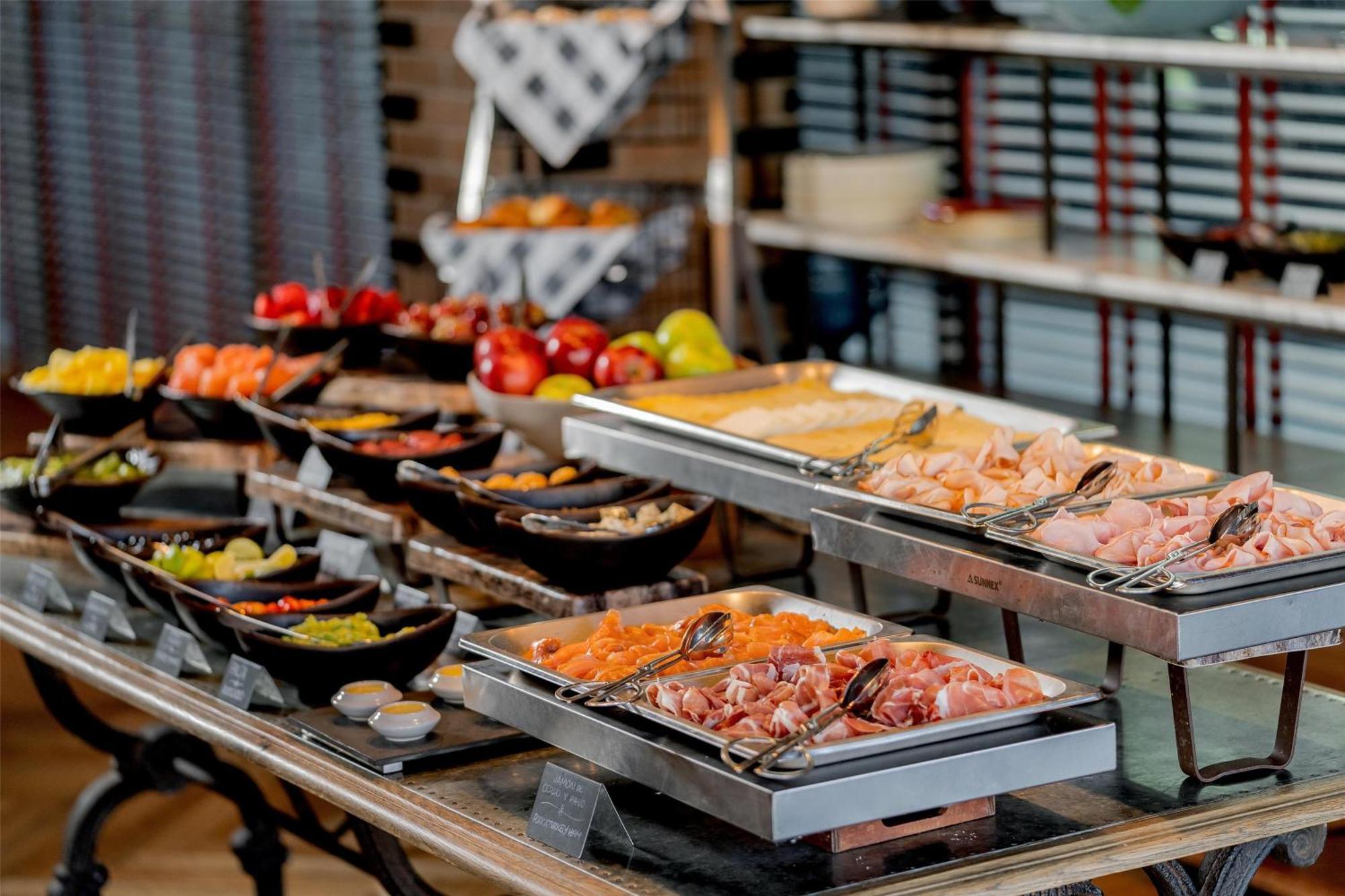 Khách sạn Hyatt Centric Condes