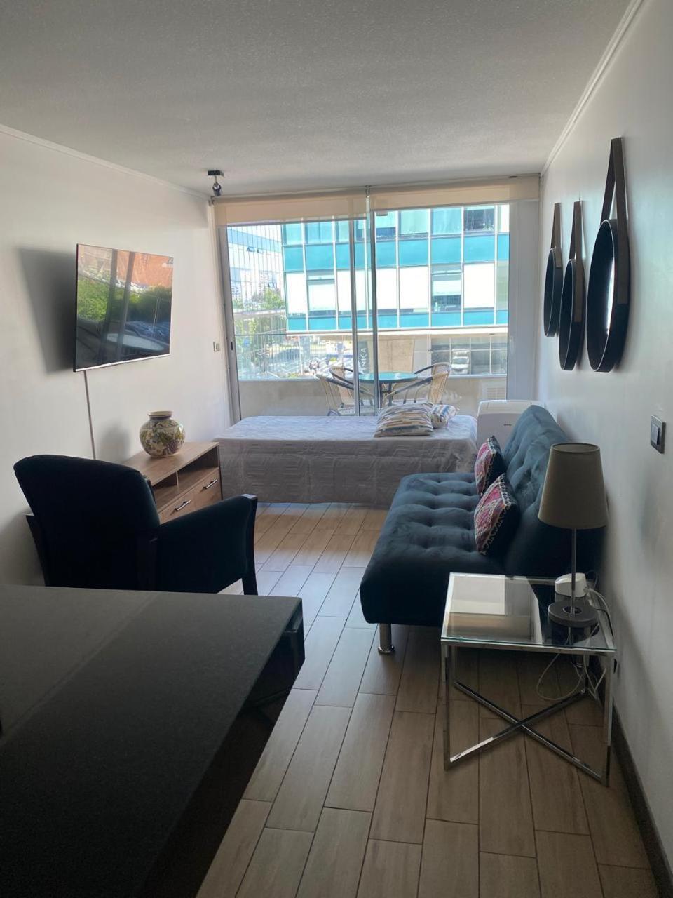 18 Metros , Costado Clinica Condes ,hasta 5 Personas Apartamento