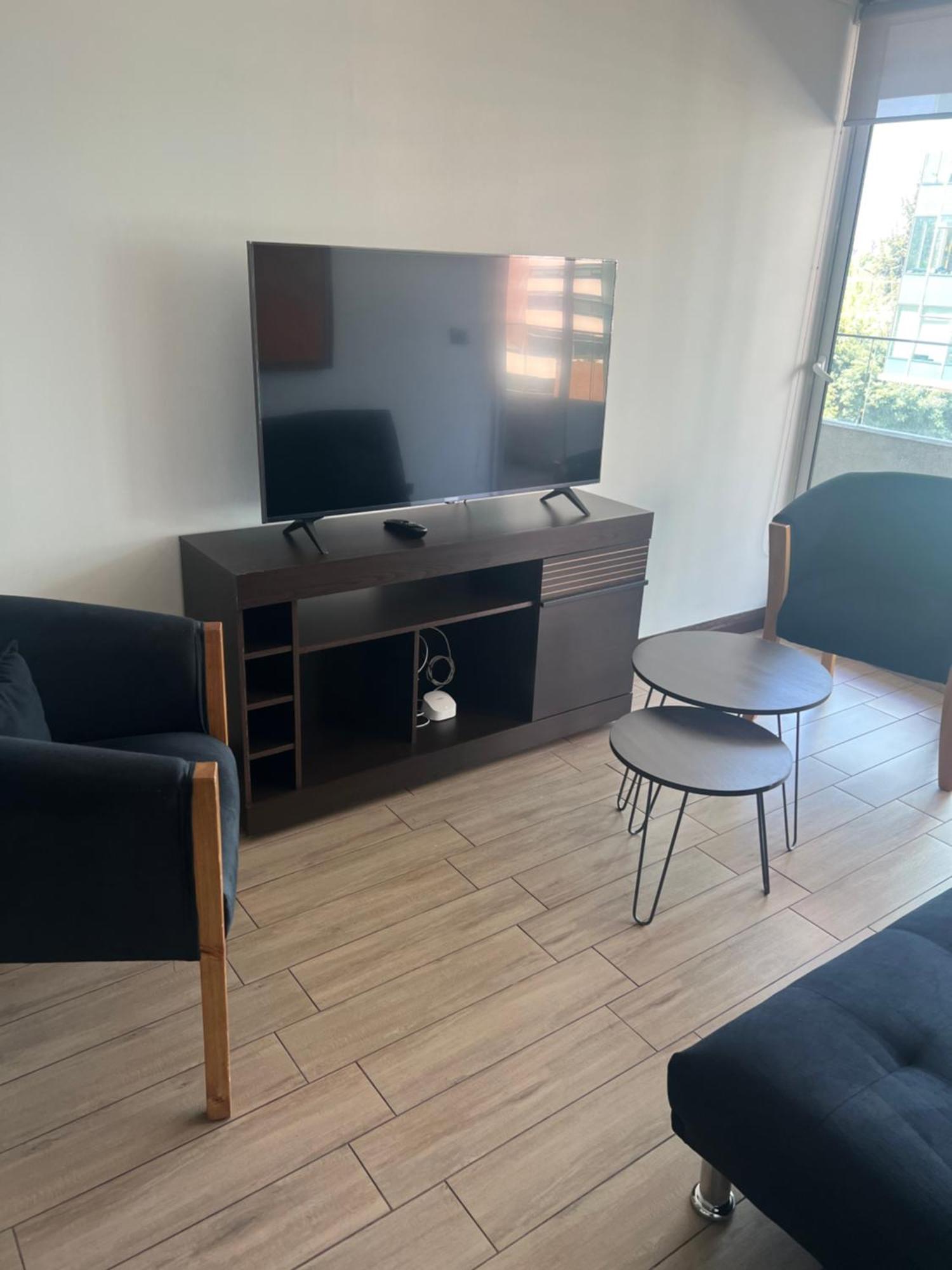 18 Metros , Costado Clinica Condes ,hasta 5 Personas Apartamento Santiago