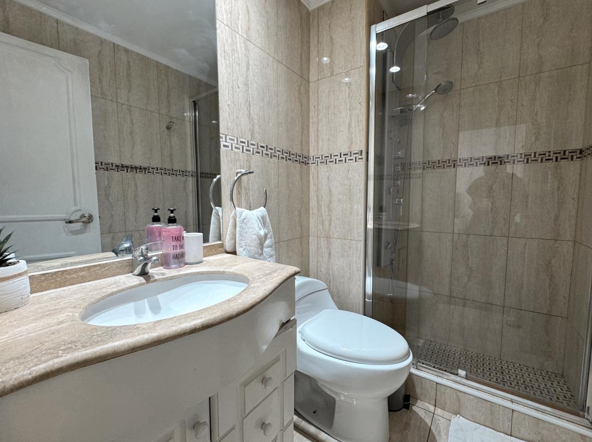Casa 4d3b 8-10 Personas - Calefaccion- Mall Alto Condes - Piscina - Estacionamiento Santiago