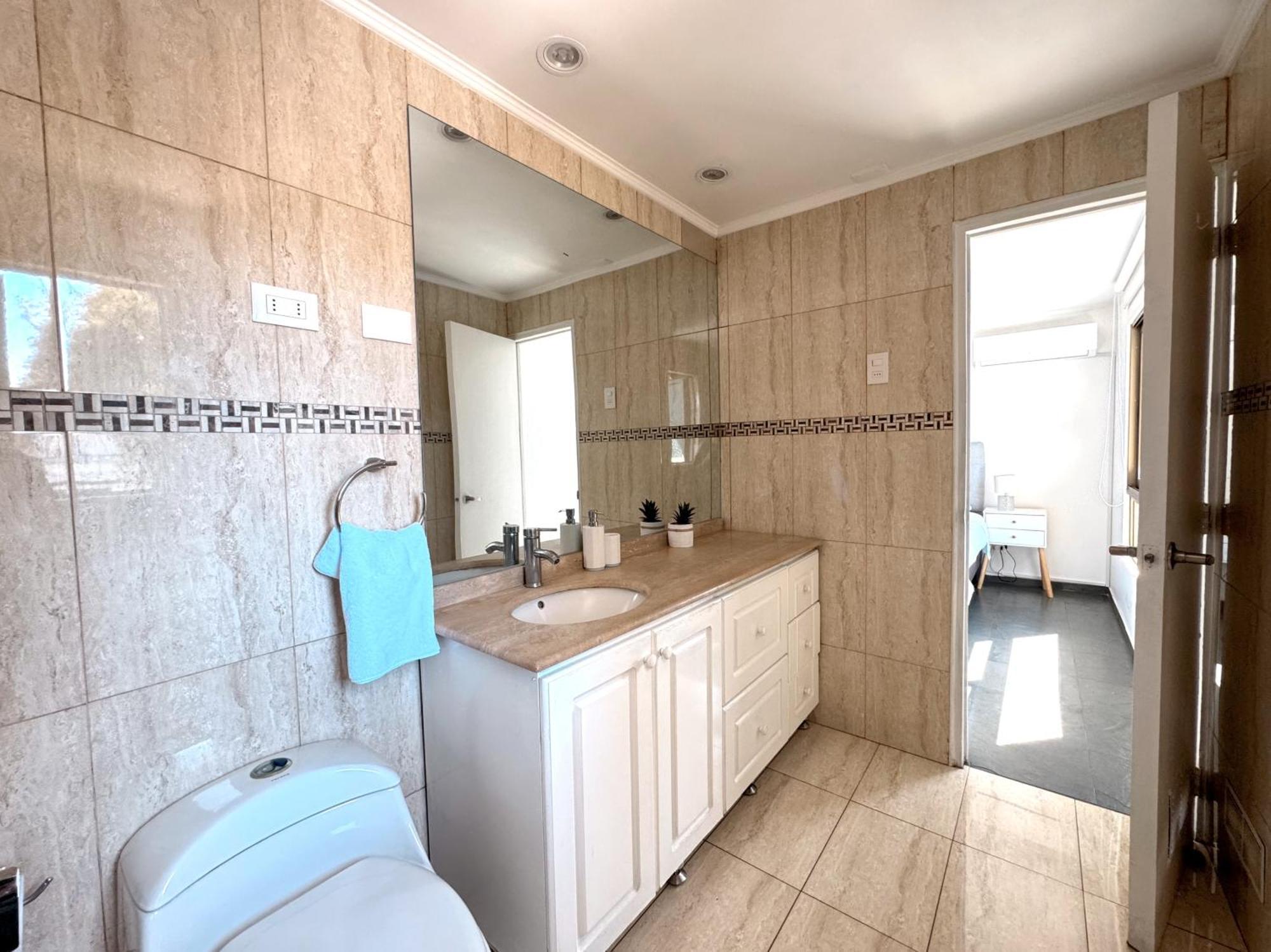 Casa 4d3b 8-10 Personas - Calefaccion- Mall Alto Condes - Piscina - Estacionamiento Holiday home Santiago