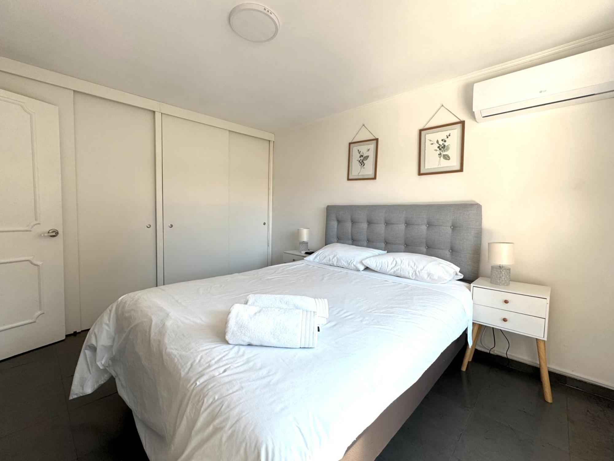 Casa 4d3b 8-10 Personas - Calefaccion- Mall Alto Condes - Piscina - Estacionamiento Holiday home *