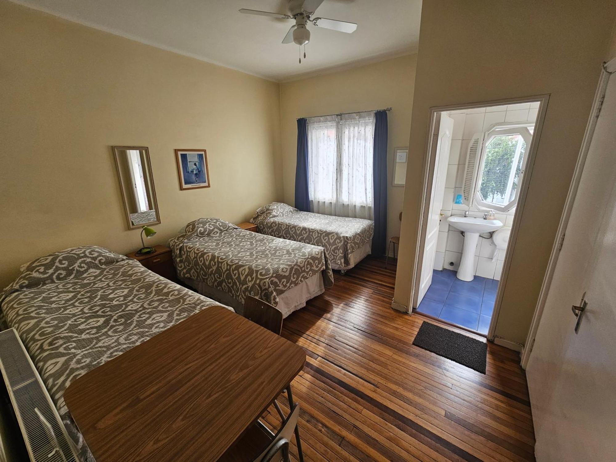Hostal Residencial Metro Republica *
