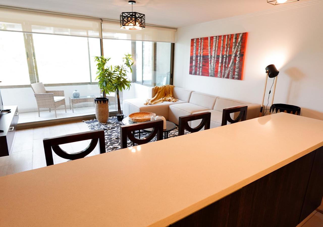 A Pasos Del Parque Arauco - Condes Apartment