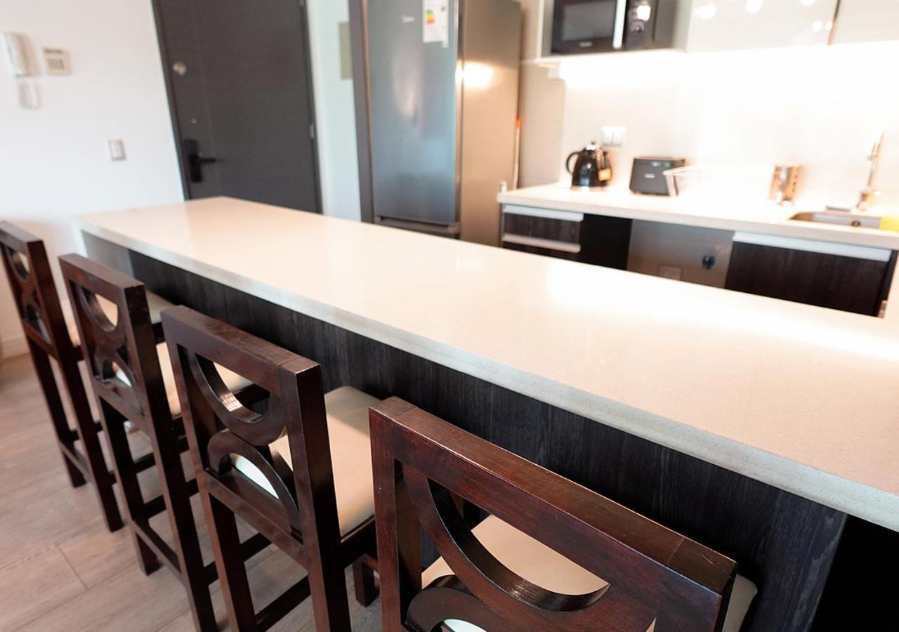 A Pasos Del Parque Arauco - Condes Apartment