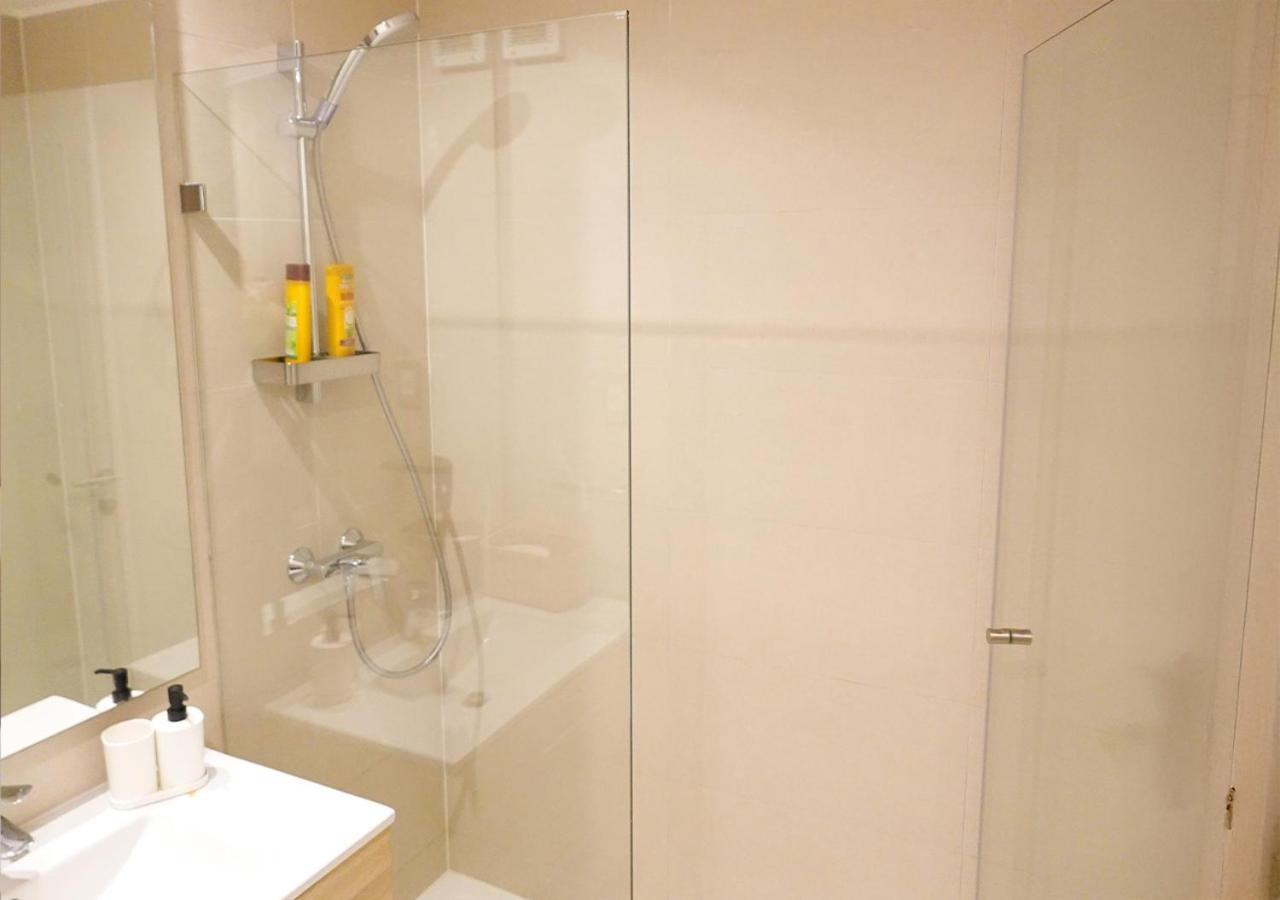 Căn hộ Depto Premium A Pasos Del Parque Arauco Con Aire Acondicionado