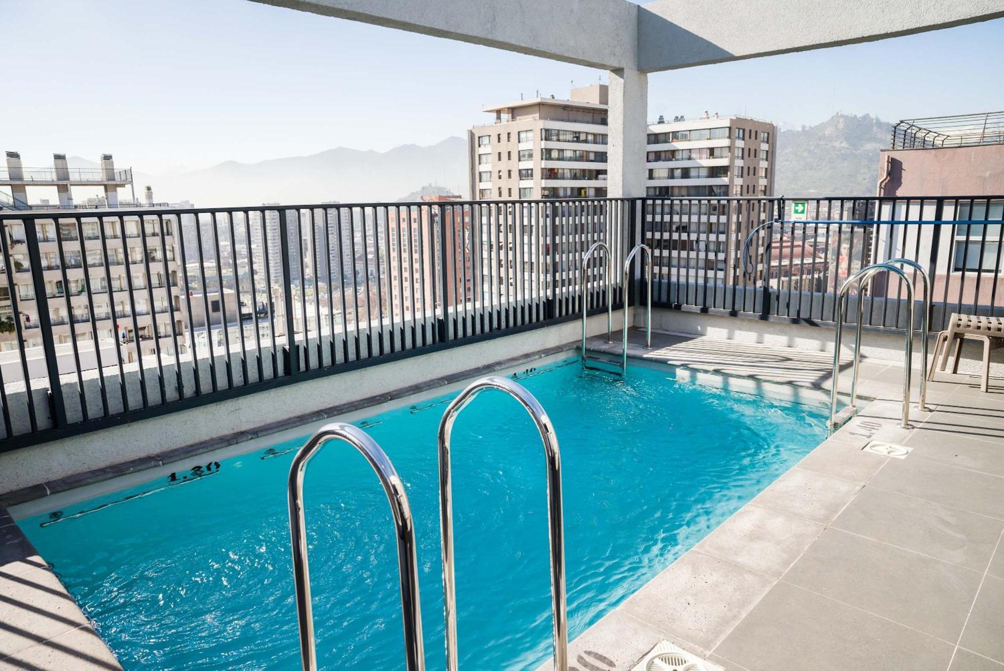 Steps From Santa Ana Metro Station Apartamento Santiago
