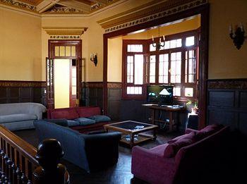 La Casa Roja Hostel