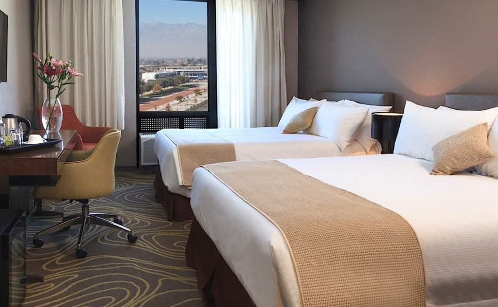 Hotel Courtyard By Marriott Airport