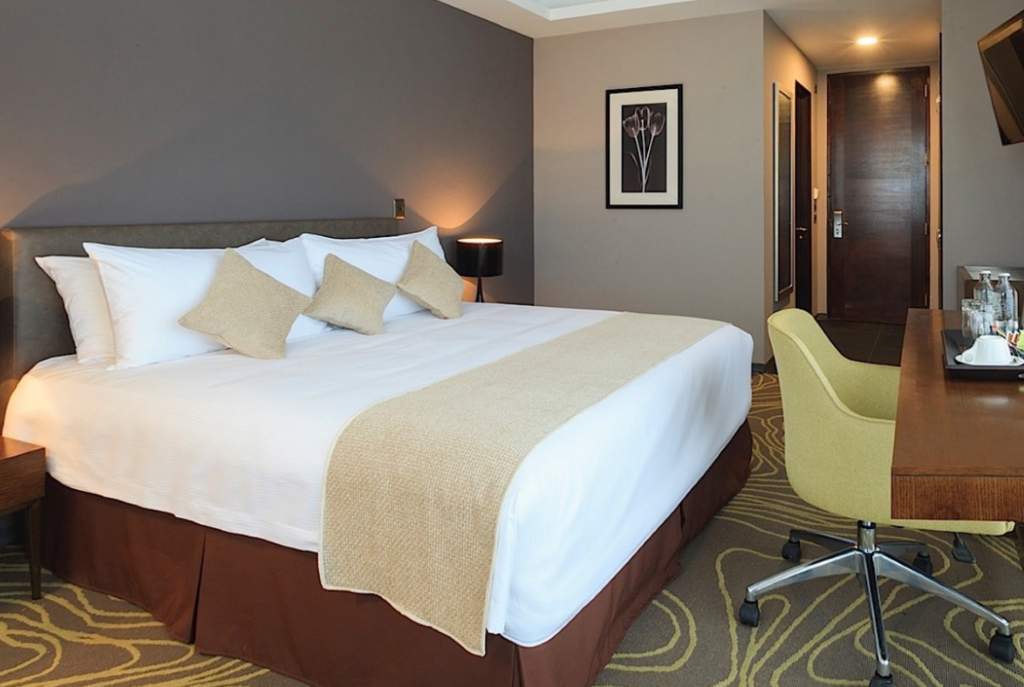 Courtyard By Marriott Airport Hotel