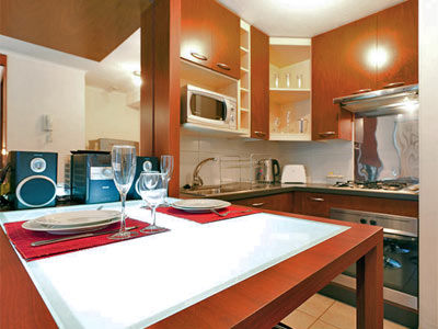 Plaza Apartment *
