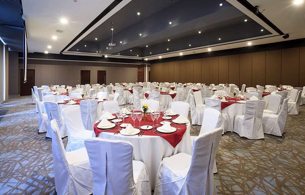 Courtyard By Marriott Airport 4* Santiago
