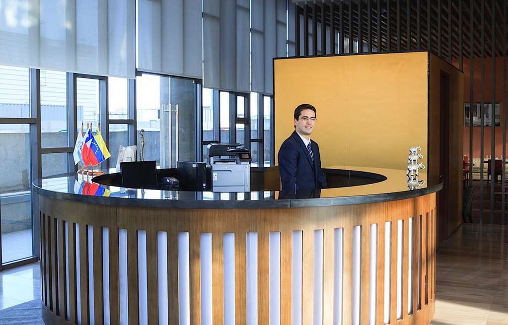 Courtyard By Marriott Airport Hotel Santiago