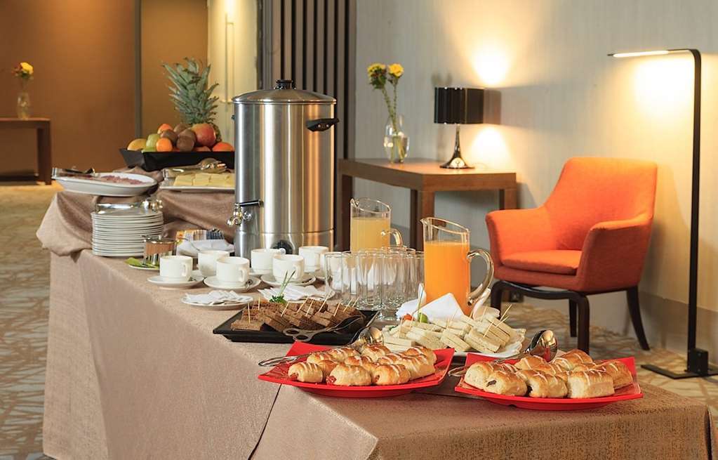 Courtyard By Marriott Airport Hotel Santiago
