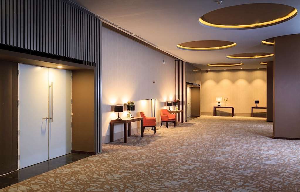 Courtyard By Marriott Airport 4*
