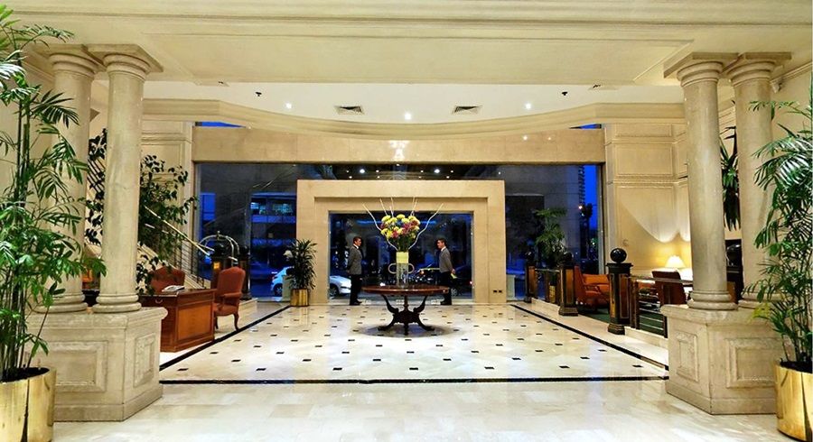 Hotel Nh Collection Plaza