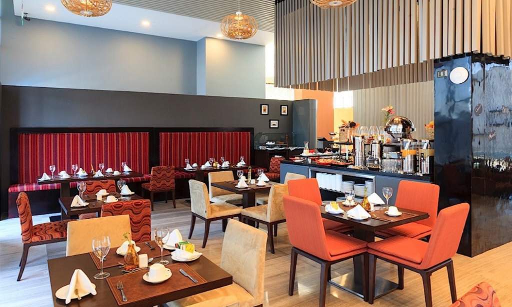 Courtyard By Marriott Airport Hotel