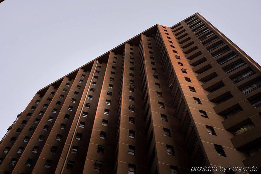 Plaza Apartment *