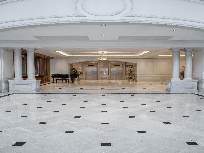 Nh Collection Plaza 5*