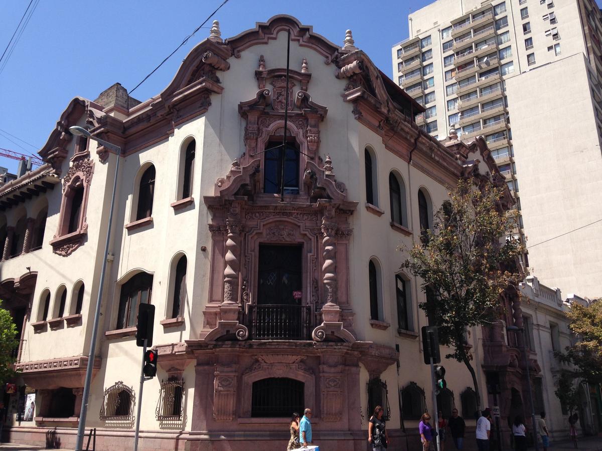 Azzai Bellas Artes Aparthotel Santiago