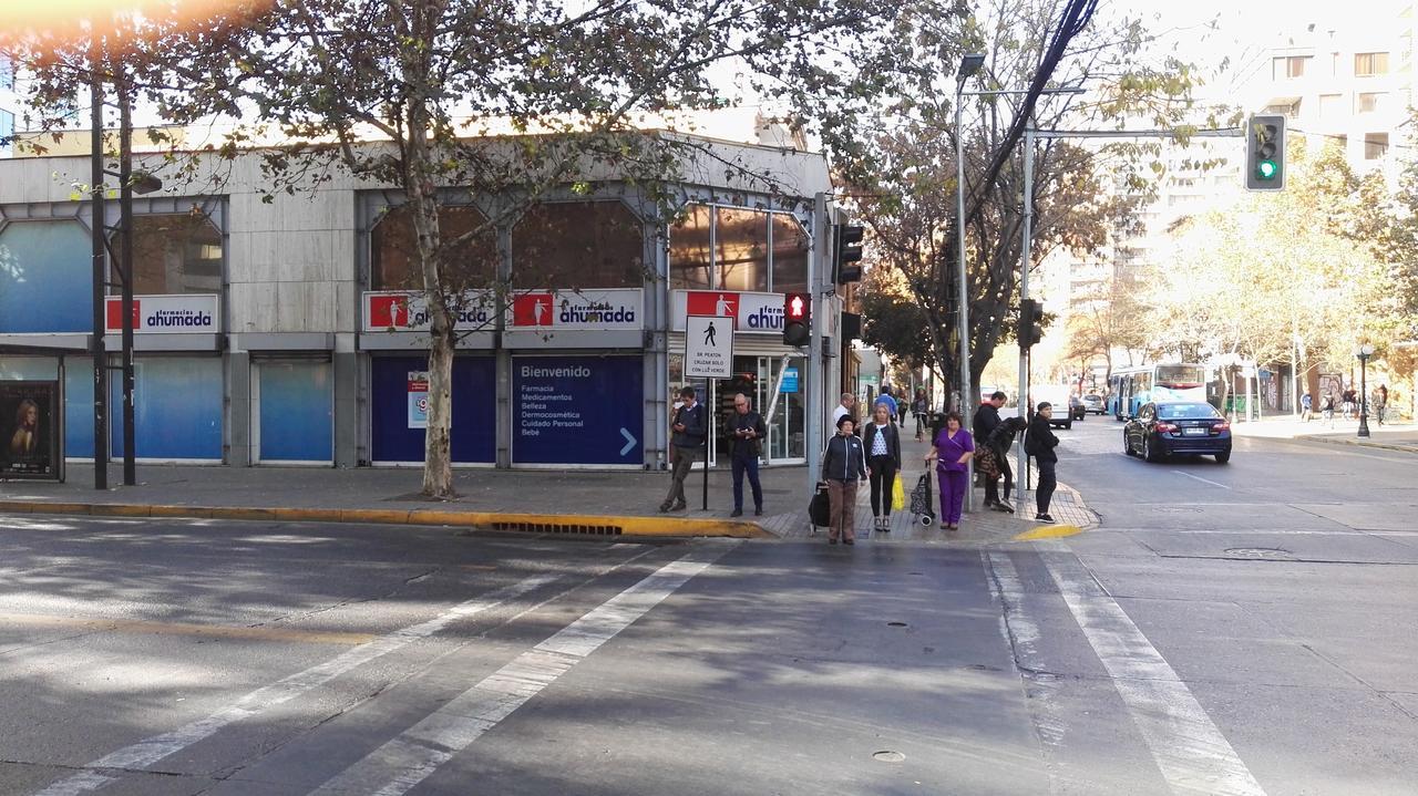 Metro Manuel Montt * Santiago
