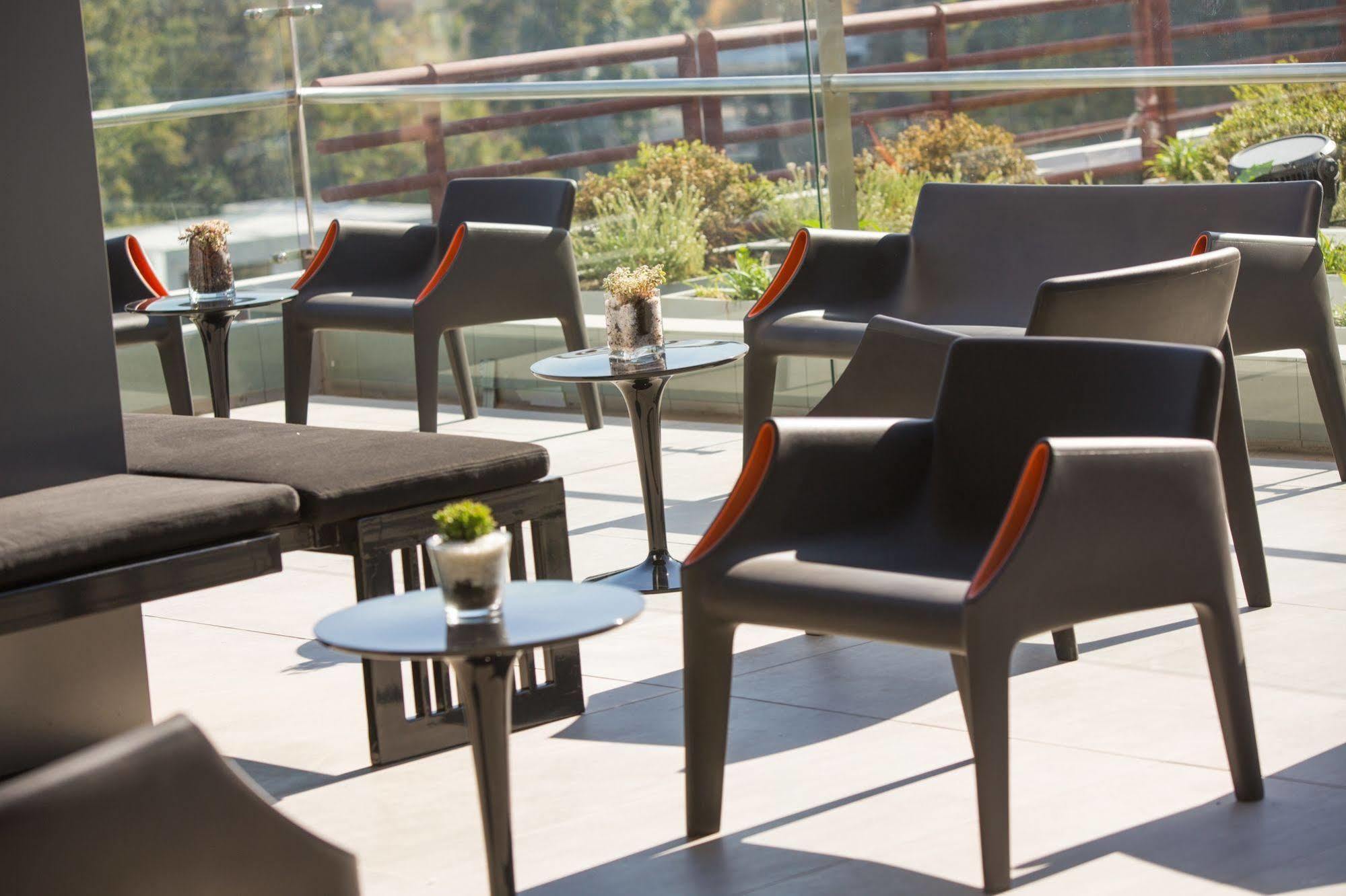 Courtyard By Marriott Condes Khách sạn