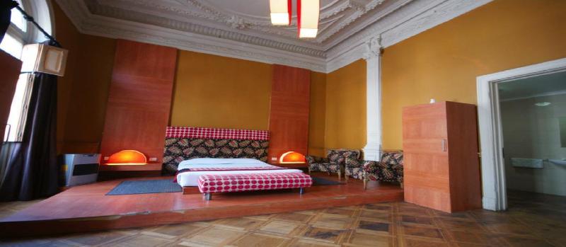 Happy House Albergue