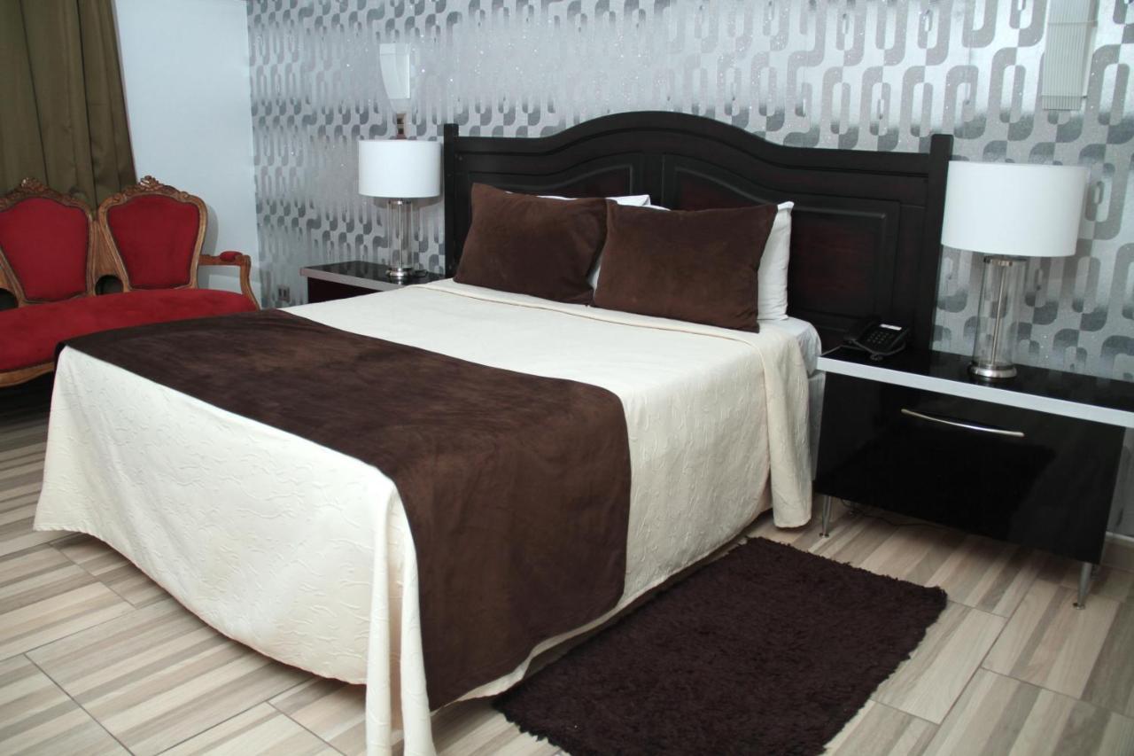 Love hotel Blue