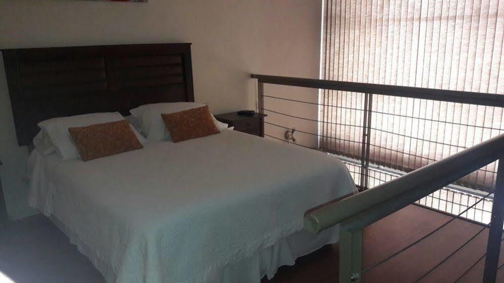 Plaza Apartment *